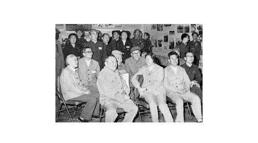 布赫、郝建秀同志來我校視察工作